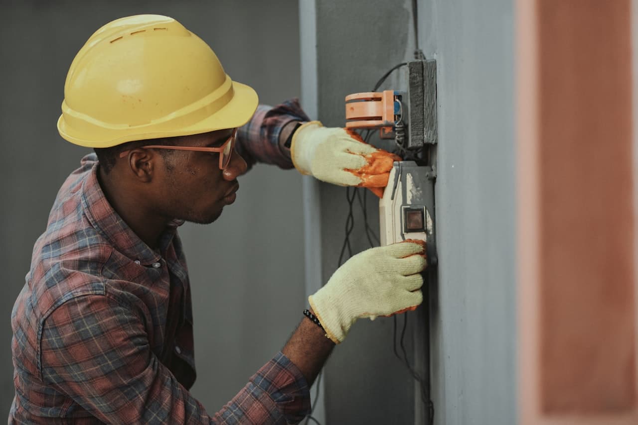 Outlet & Switch Replacement by an insured handyman in Los Angeles, flat-rate and same-week