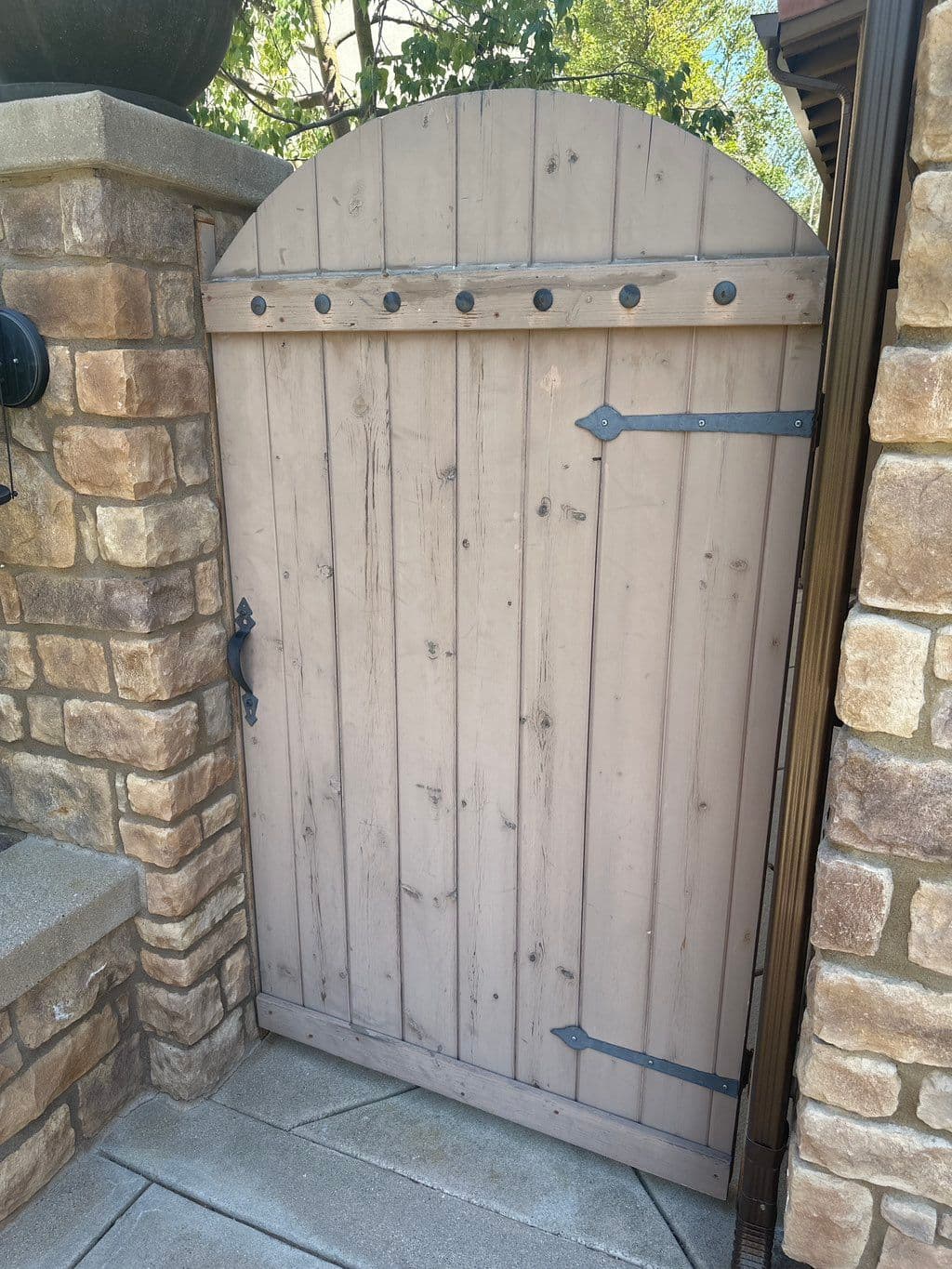 Fence & Gate Repair by an insured handyman in Los Angeles, flat-rate and same-week