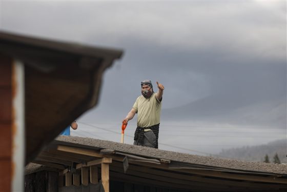 Christmas Light Installation: handyman service in Los Angeles